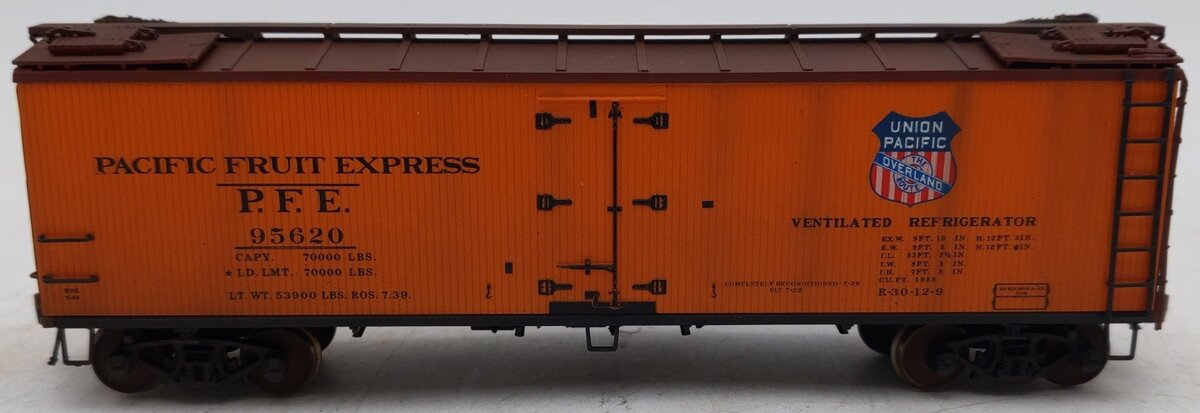 Red Caboose 34124-11 HO Scale Weathered Pacific Fruit Express Reefer Car #95620/Box