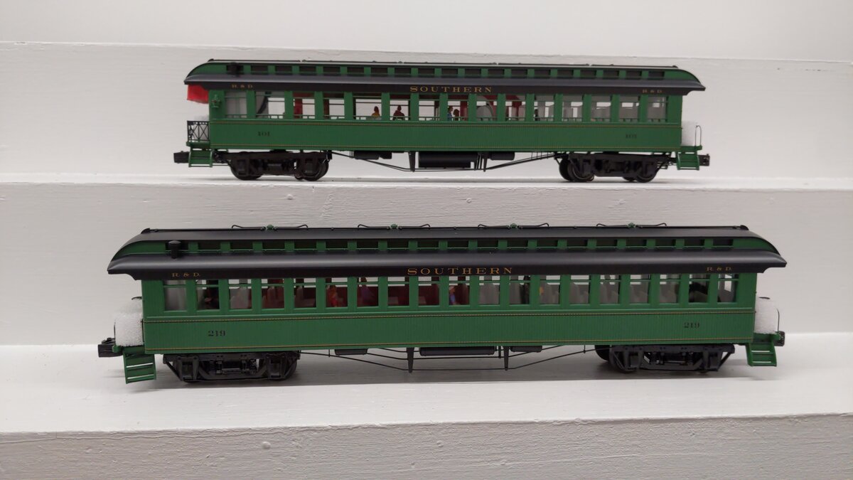 Lionel 2227480 O Southern Wood Coach/Observation Car (Set of 2) EX/Box