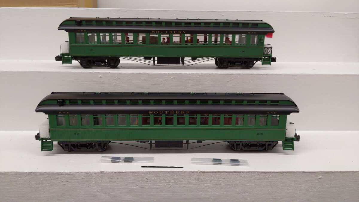 Lionel 2227480 O Southern Wood Coach/Observation Car (Set of 2) EX/Box