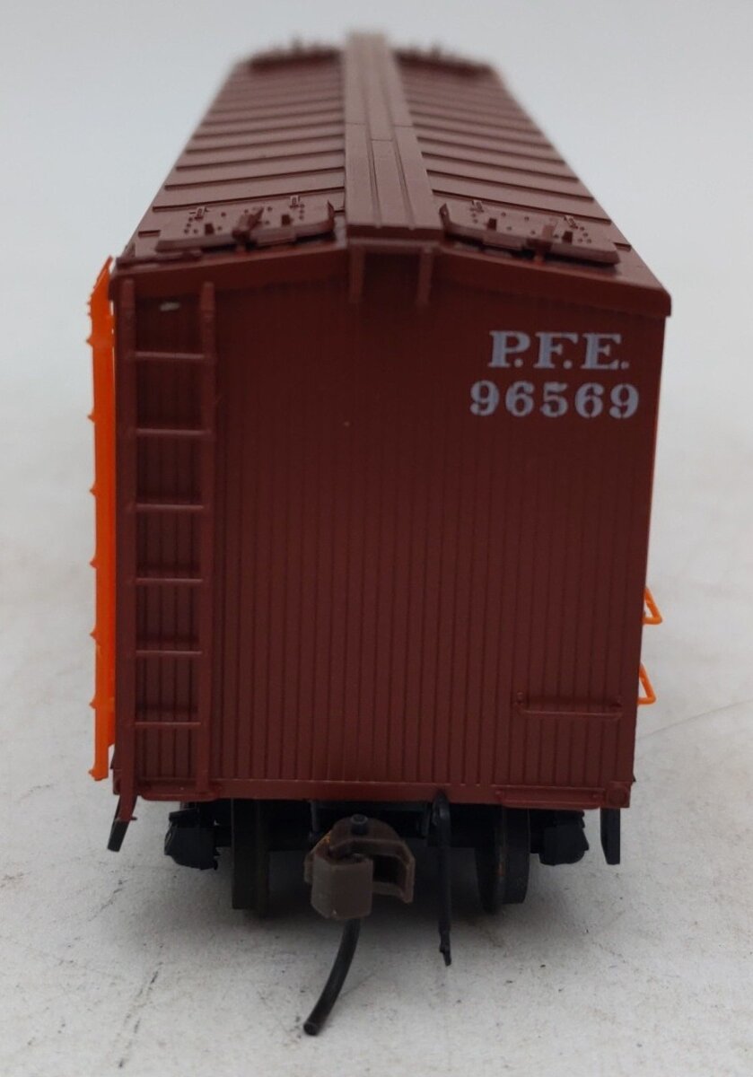 Red Caboose 34154-7 HO Scale Pacific Fruit Express Refrigerator Car #96569 EX/Box