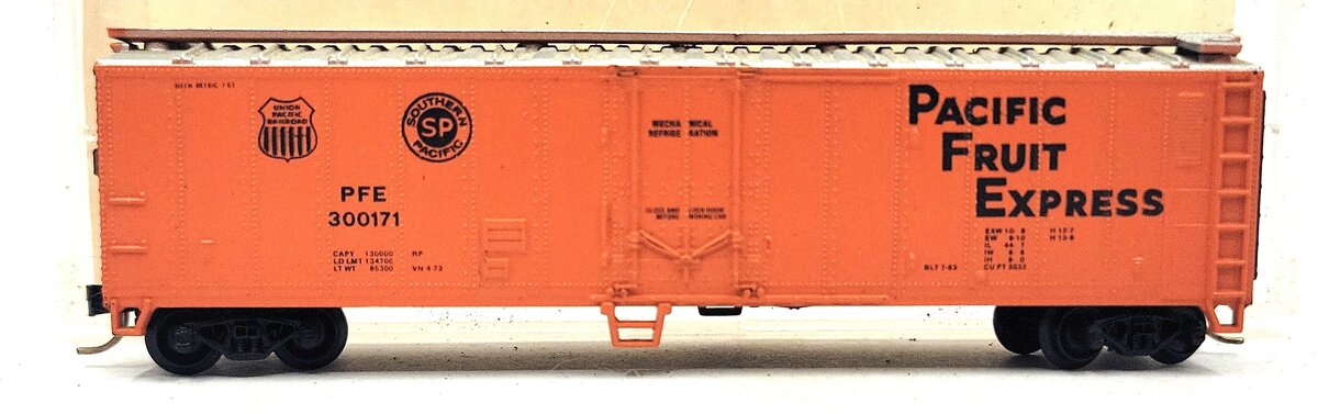 Atlas 3661 N Scale 50' Pacific Fruit Express Mechanical Reefer #300171 EX