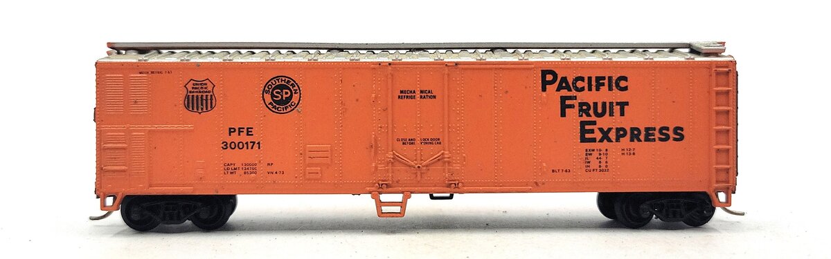 Atlas 3661 N Scale 50' Pacific Fruit Express Mechanical Reefer #300171 EX