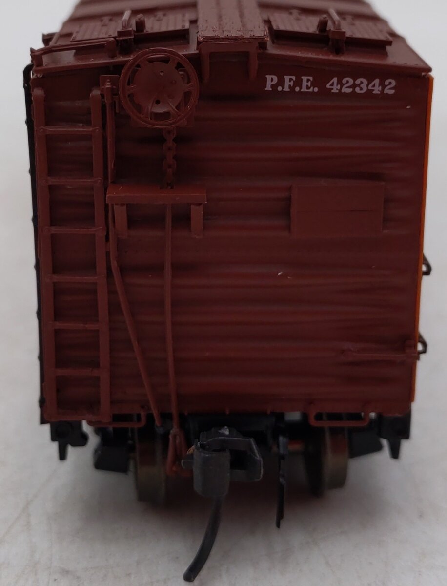 InterMountain 46702P-41 HO Scale Pacific Fruit Express R-40-10 Reefer Car #42342 EX/Box