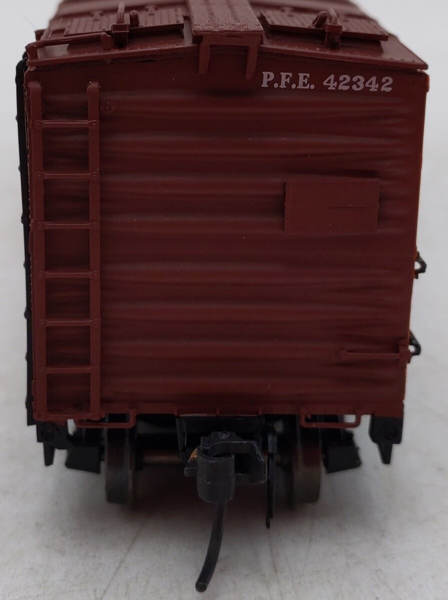 InterMountain 46702P-41 HO Scale Pacific Fruit Express R-40-10 Reefer Car #42342 EX/Box