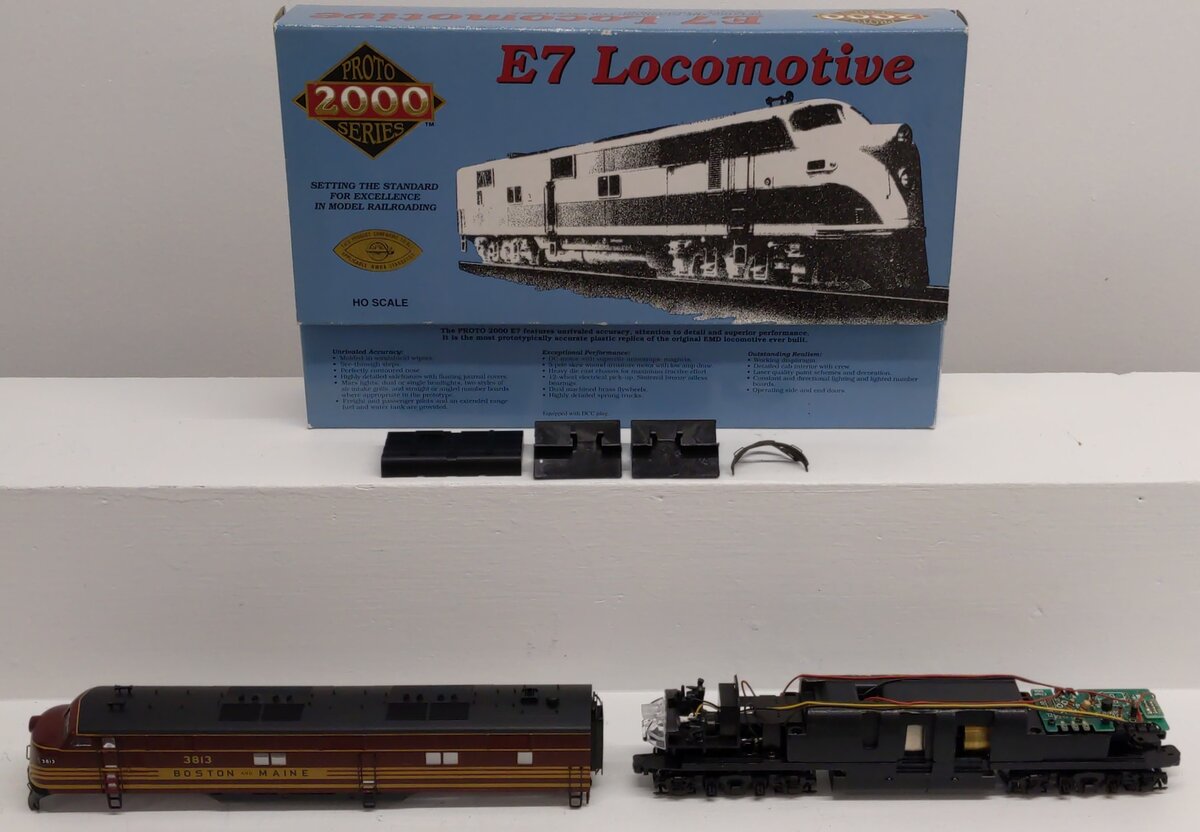 Proto 2000 21057 HO Scale Boston & Maine E7 Diesel Locomotive #3813 VG/Box