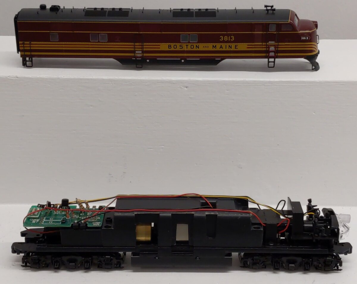 Proto 2000 21057 HO Scale Boston & Maine E7 Diesel Locomotive #3813 VG/Box