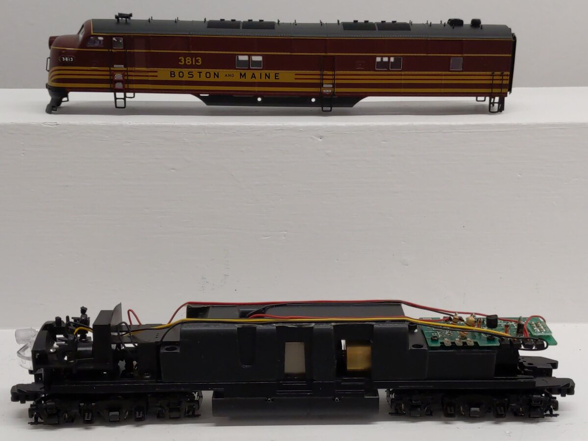 Proto 2000 21057 HO Scale Boston & Maine E7 Diesel Locomotive #3813 VG/Box
