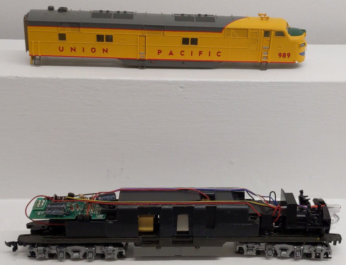 Proto 2000 21089 HO Scale Union Pacific E7 Diesel Locomotive W/ Mars Light #989 EX/Box