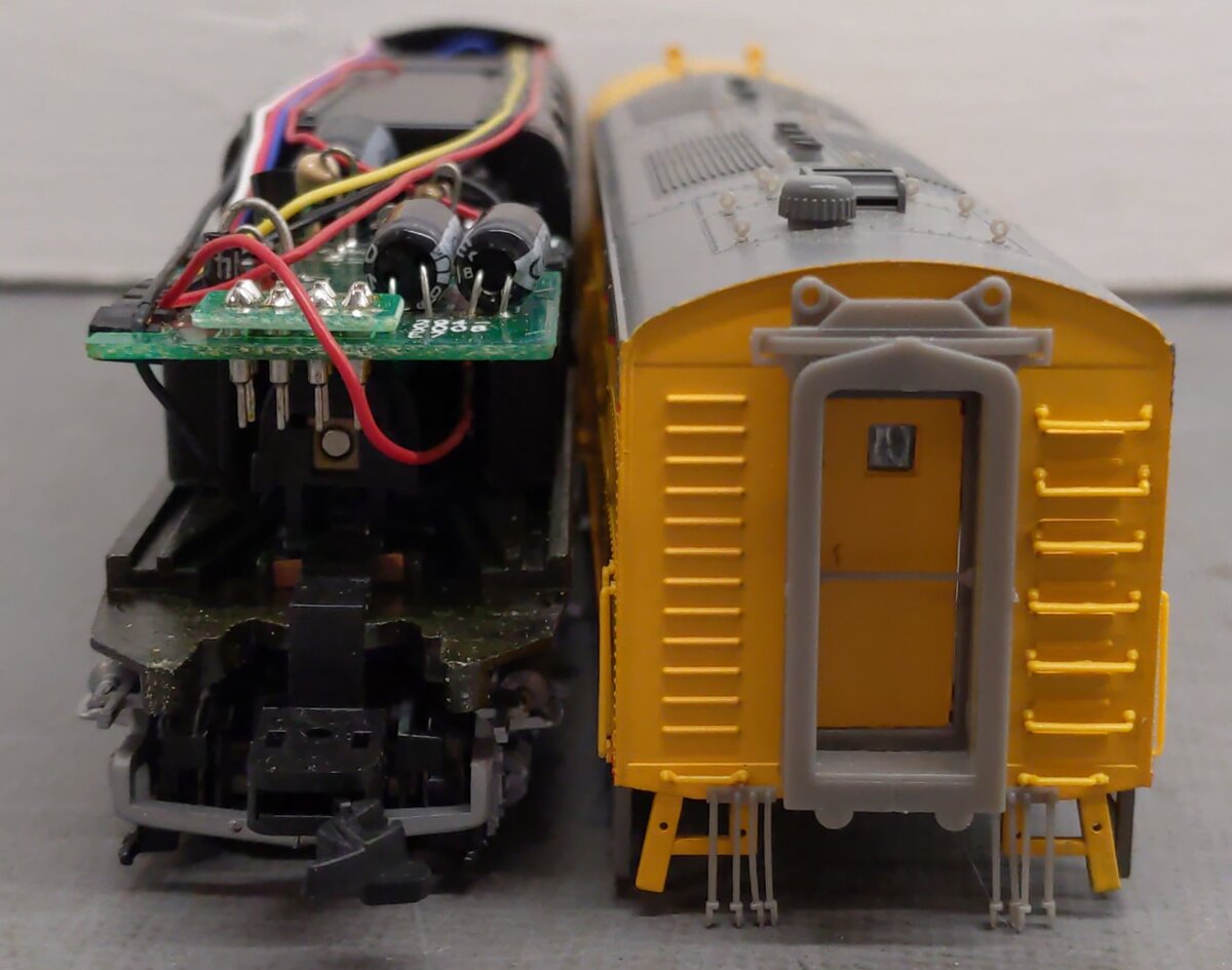 Proto 2000 21089 HO Scale Union Pacific E7 Diesel Locomotive W/ Mars Light #989 EX/Box