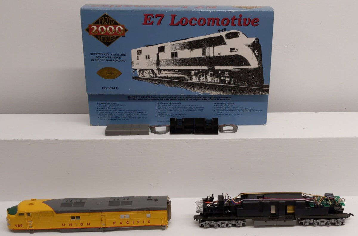 Proto 2000 21089 HO Scale Union Pacific E7 Diesel Locomotive W/ Mars Light #989 EX/Box