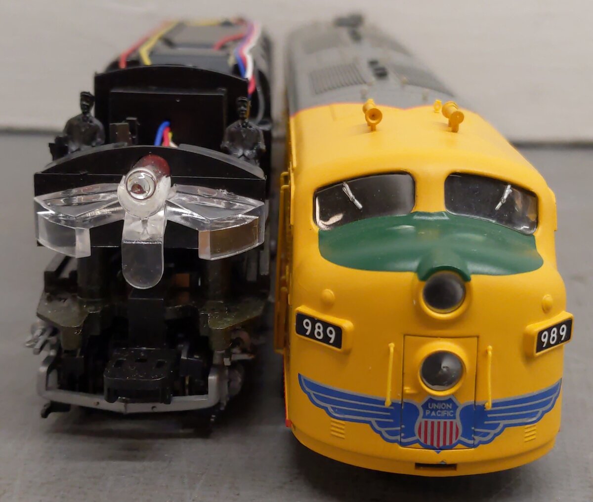 Proto 2000 21089 HO Scale Union Pacific E7 Diesel Locomotive W/ Mars Light #989 EX/Box