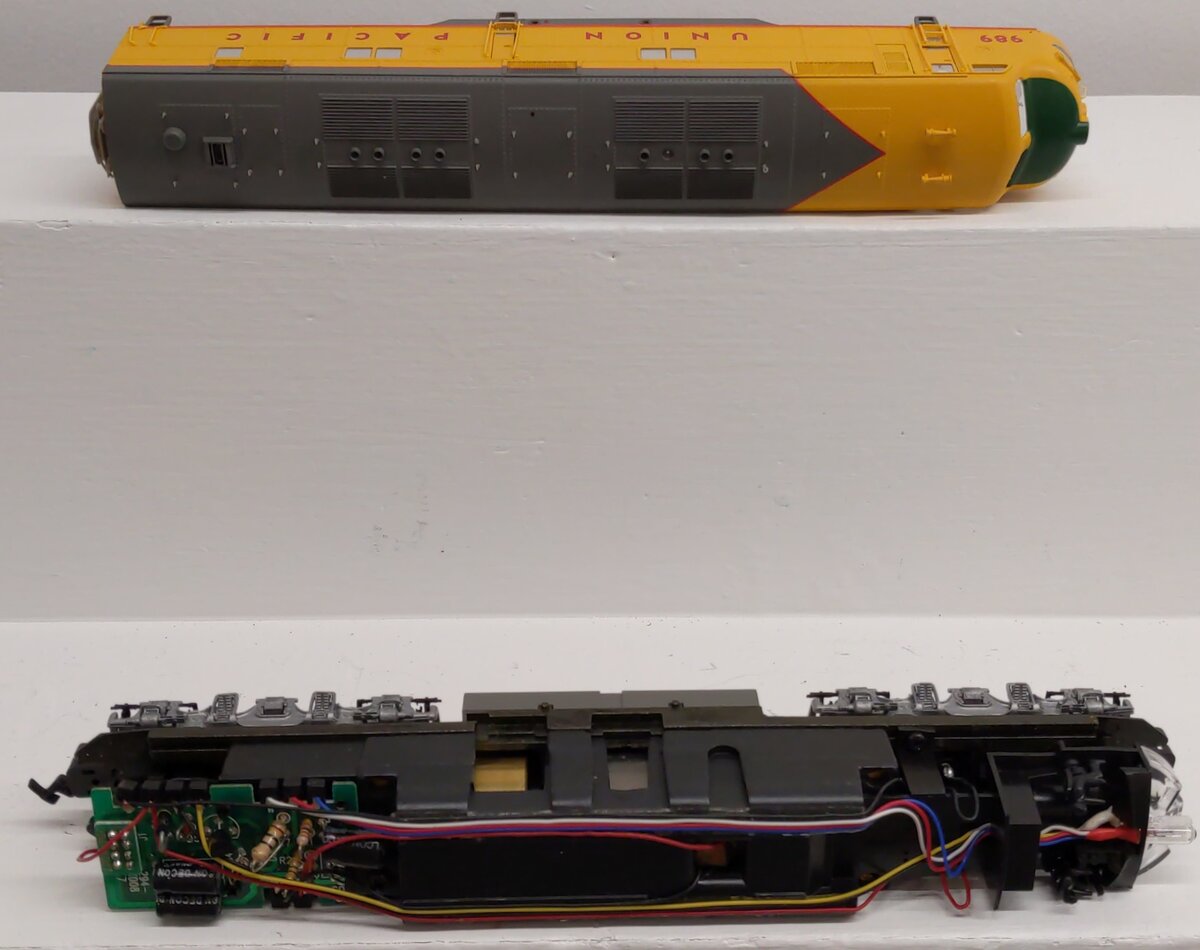 Proto 2000 21089 HO Scale Union Pacific E7 Diesel Locomotive W/ Mars Light #989 EX/Box