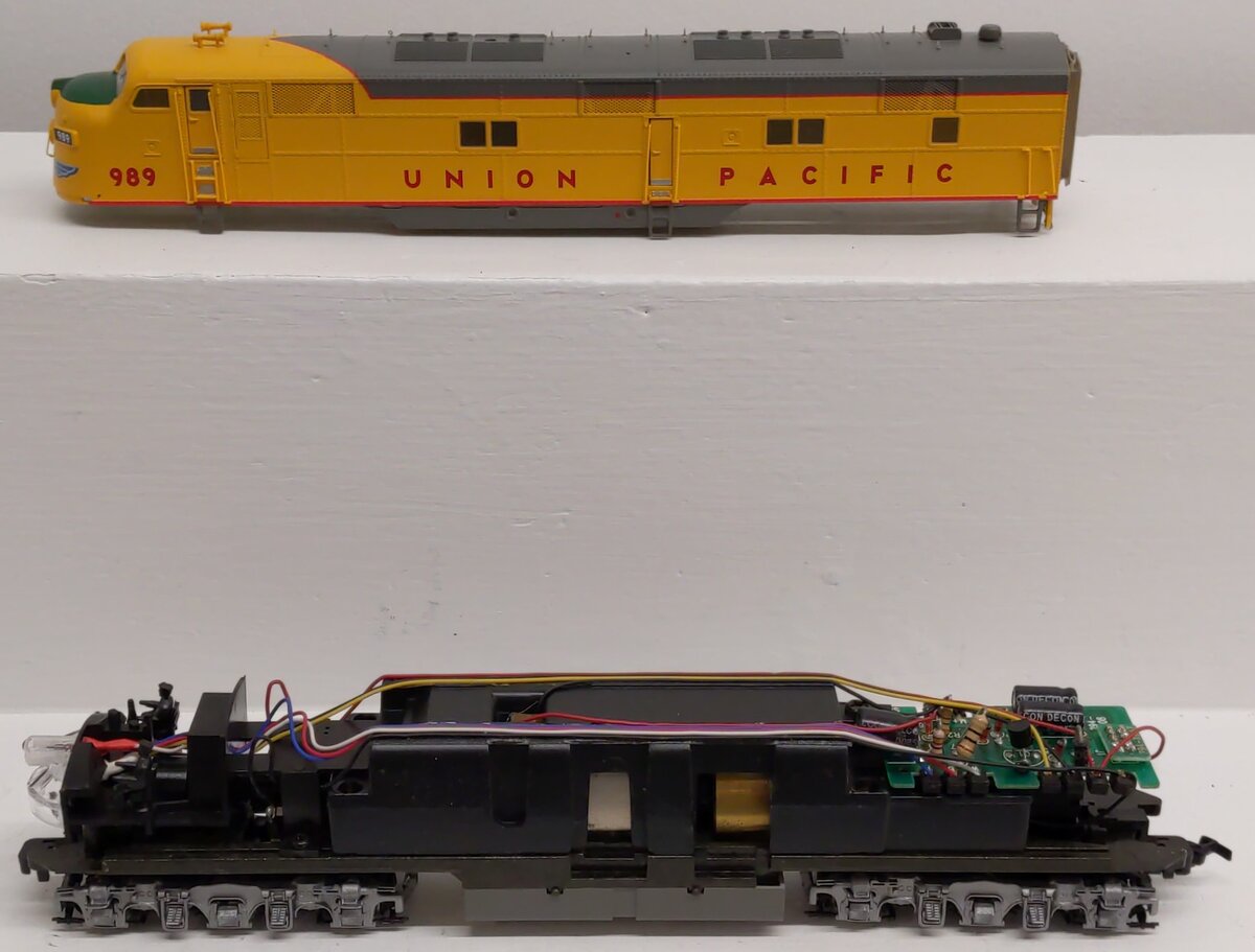 Proto 2000 21089 HO Scale Union Pacific E7 Diesel Locomotive W/ Mars Light #989 EX/Box