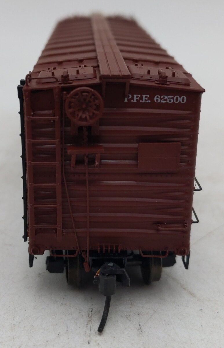 InterMountain 47401-12  Ho Scale Pacific Fruit Express Refrigerator Car #62500 EX/Box
