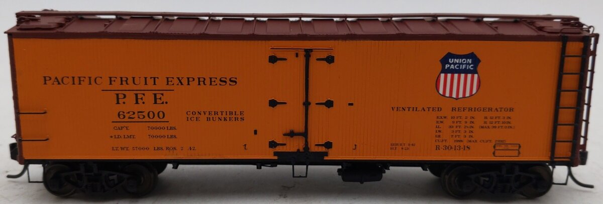 InterMountain 47401-12  Ho Scale Pacific Fruit Express Refrigerator Car #62500 EX/Box