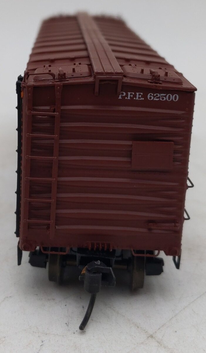 InterMountain 47401-12  Ho Scale Pacific Fruit Express Refrigerator Car #62500 EX/Box
