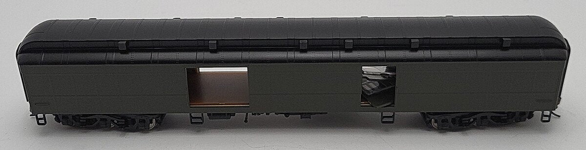 Walthers 932-10549 HO Scale Unlettered HWT ACF 70' Baggage Car EX/Box