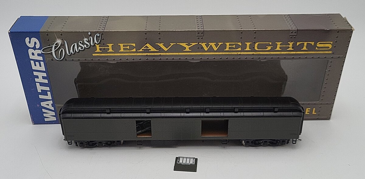 Walthers 932-10549 HO Scale Unlettered HWT ACF 70' Baggage Car EX/Box
