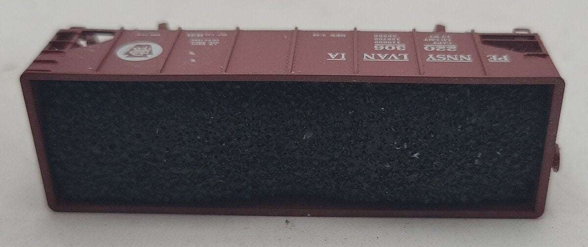 Micro-Trains 05600060 N Pennsylvania 33' Twin Bay Rib Side Hopper #220306 EX/Box