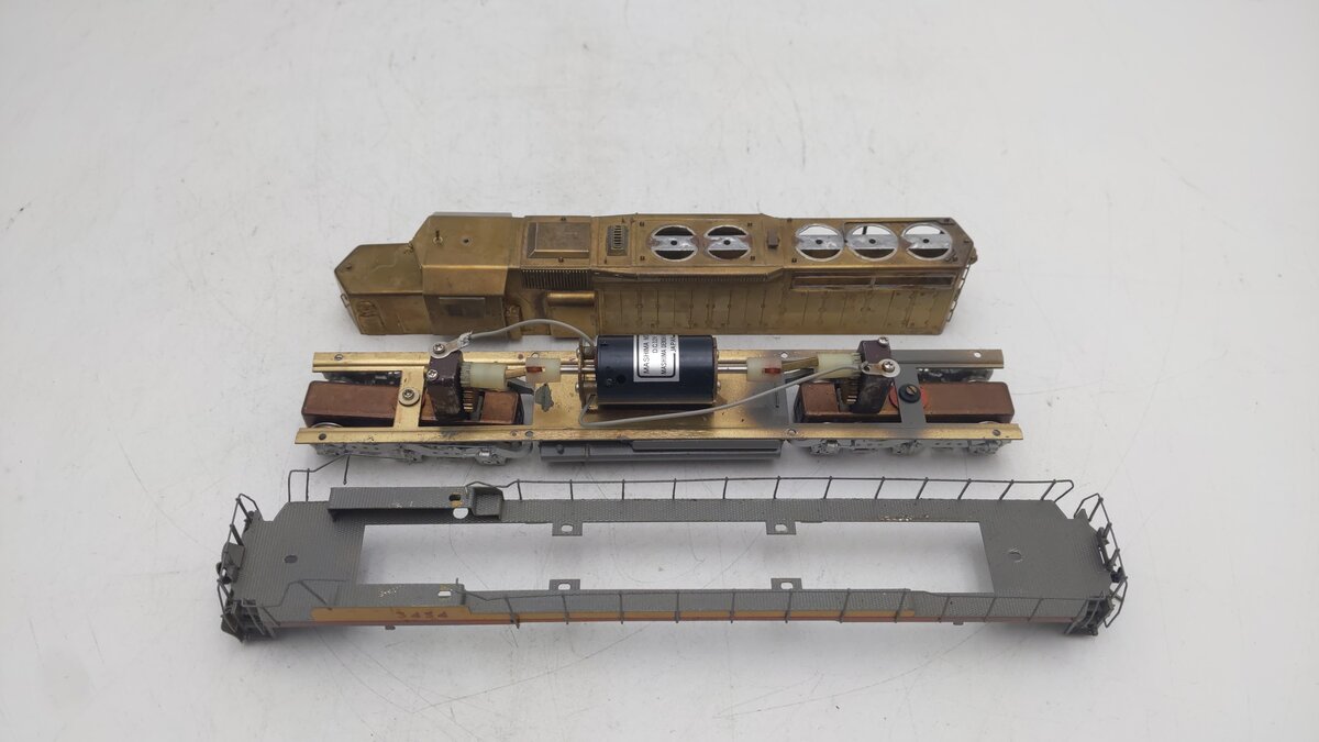 Alco Models/KMT D-166 HO BRASS SD40-2 Diesel Locomotive - Painted/Box