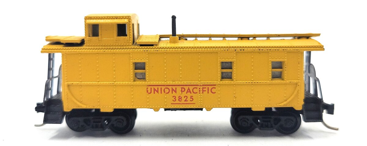 Atlas 3562 N Scale Union Pacific Caboose #3825 EX
