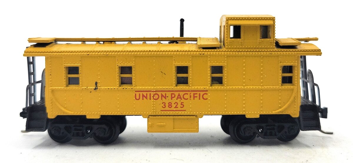 Atlas 3562 N Scale Union Pacific Caboose #3825 EX