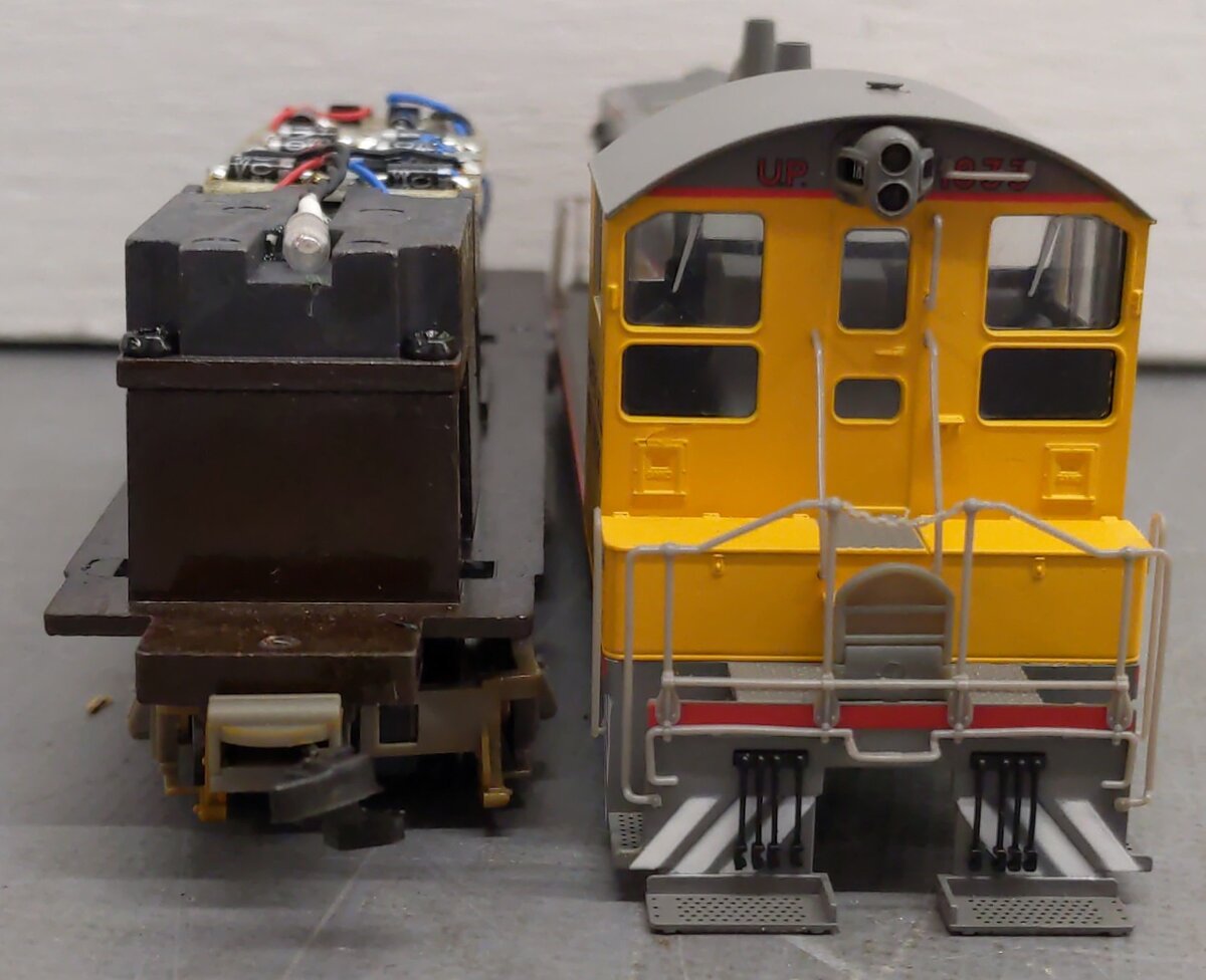 Proto 2000 21158 Union Pacific SW9/1200 Diesel Locomotive #1833 w/M.U. EX/Box