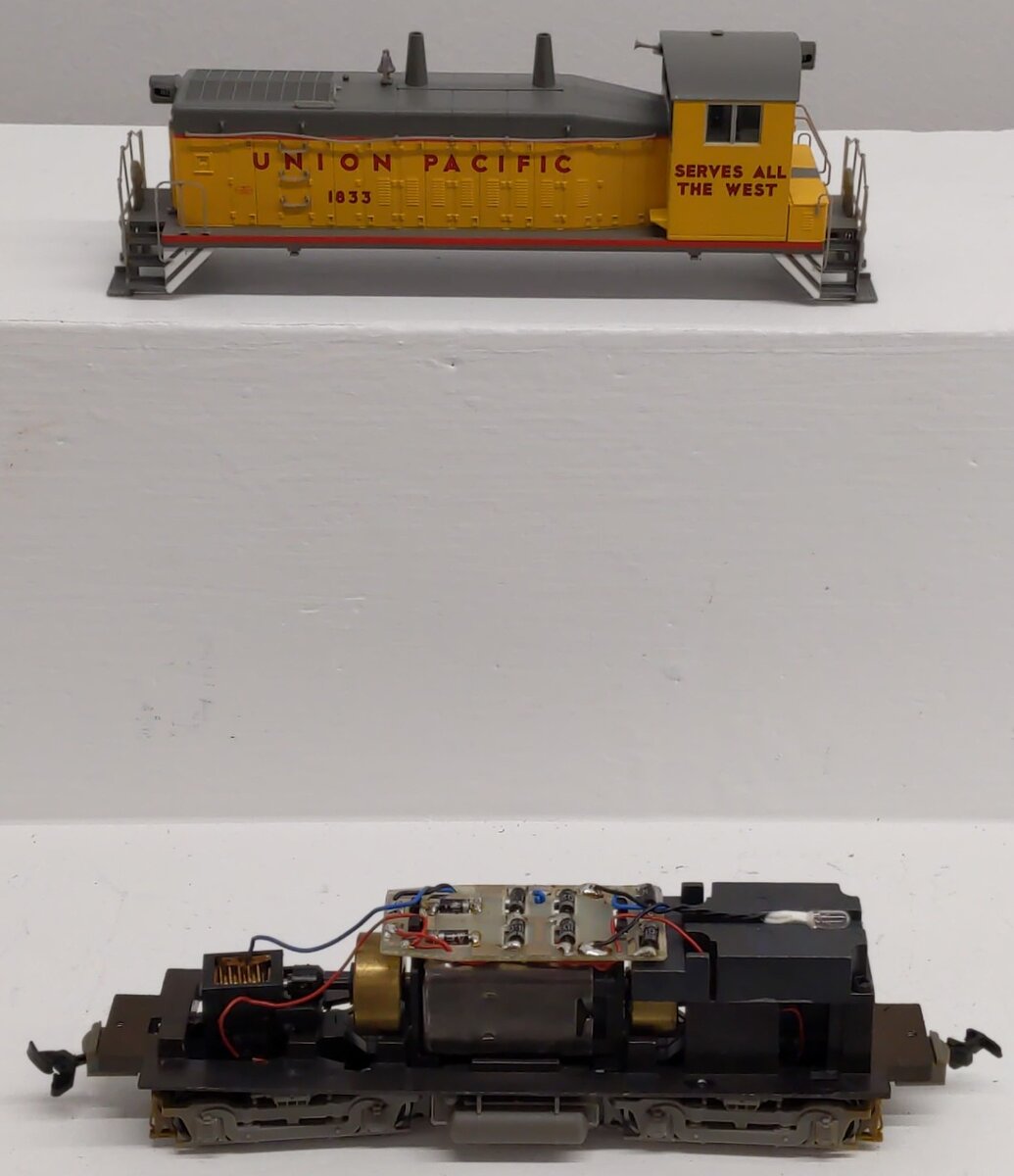 Proto 2000 21158 Union Pacific SW9/1200 Diesel Locomotive #1833 w/M.U. EX/Box