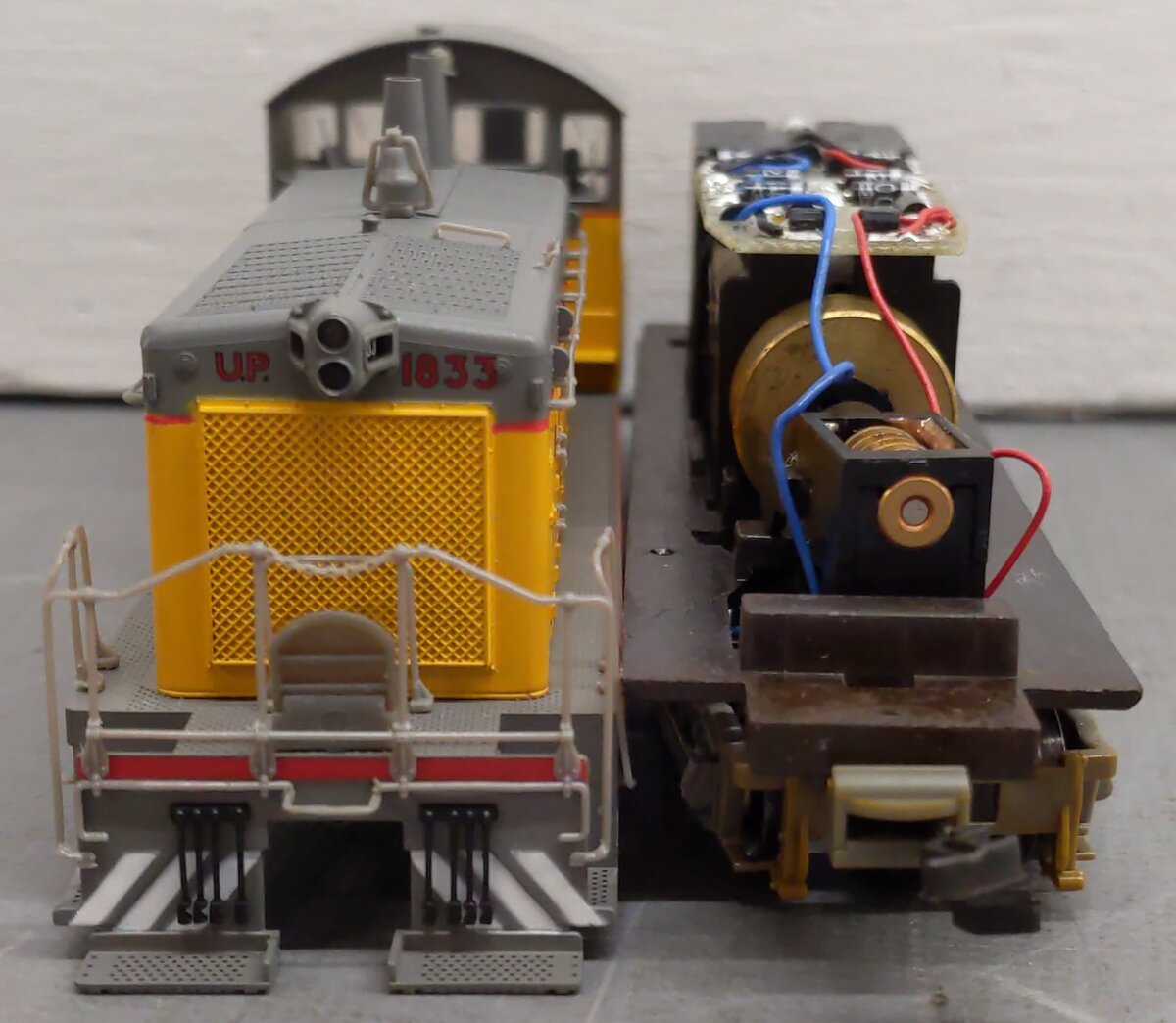 Proto 2000 21158 Union Pacific SW9/1200 Diesel Locomotive #1833 w/M.U. EX/Box