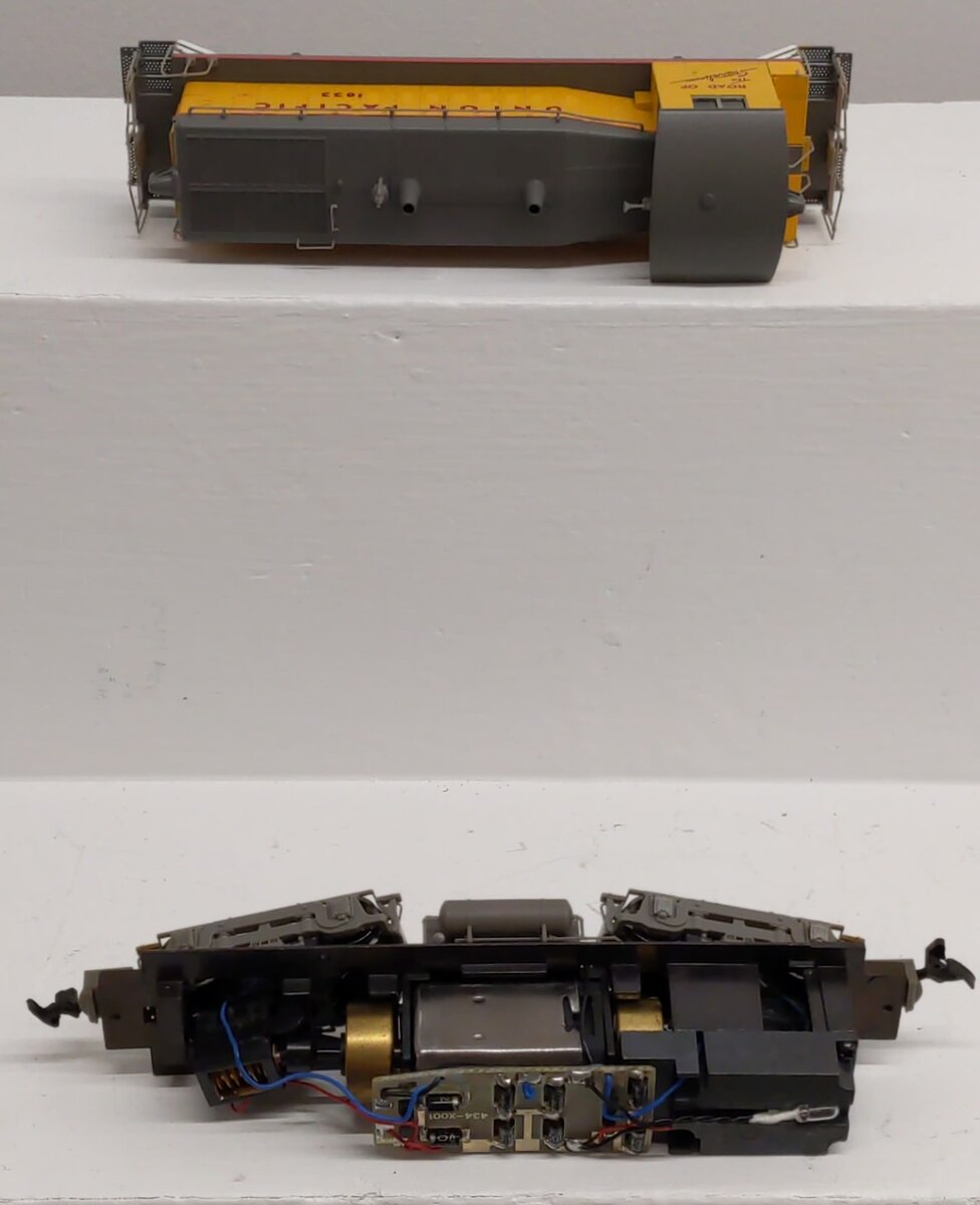 Proto 2000 21158 Union Pacific SW9/1200 Diesel Locomotive #1833 w/M.U. EX/Box