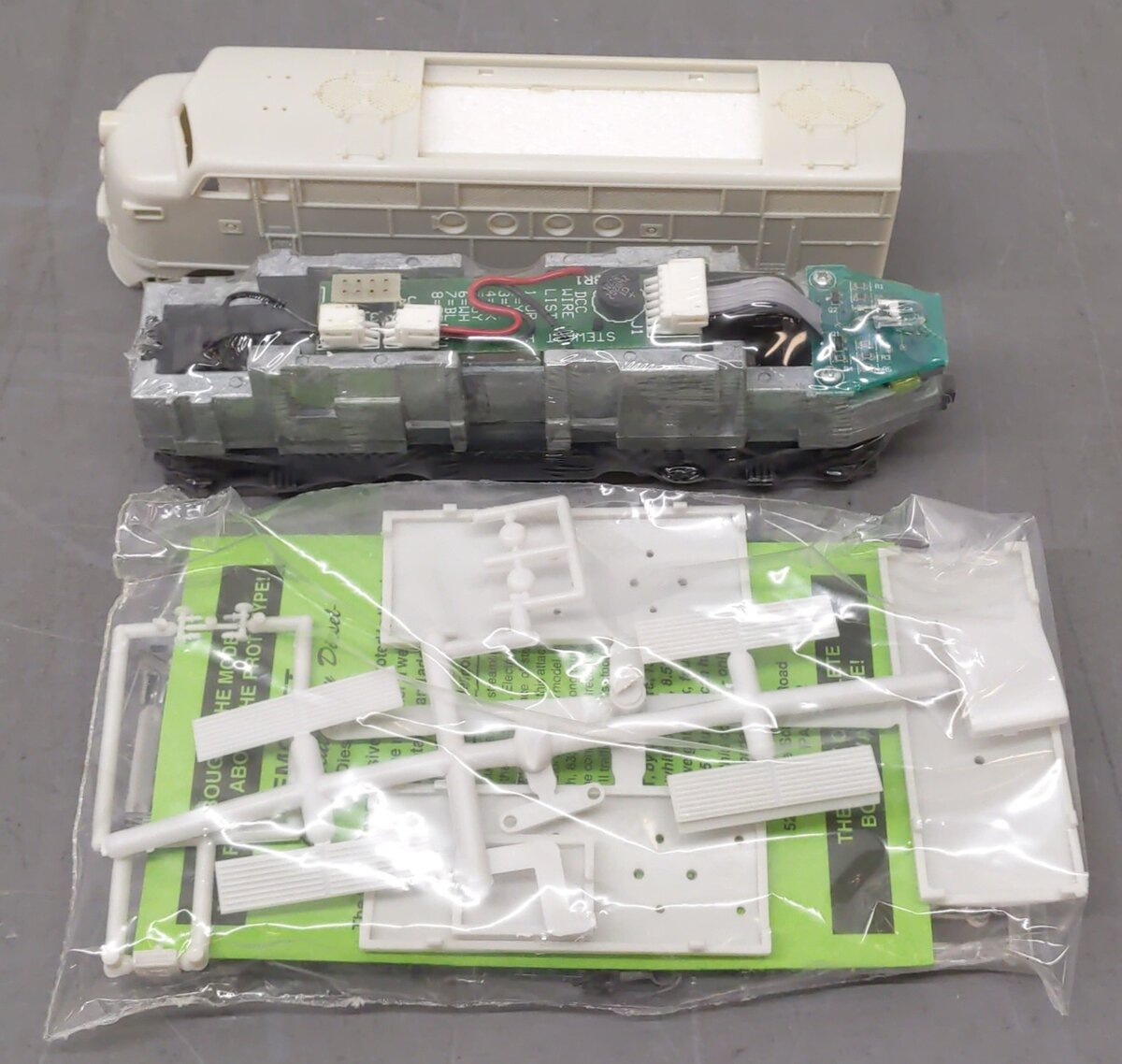 Stewart Hobbies #5002 HO Scale FTA Double Headlight Undecorated Locomotive NIB