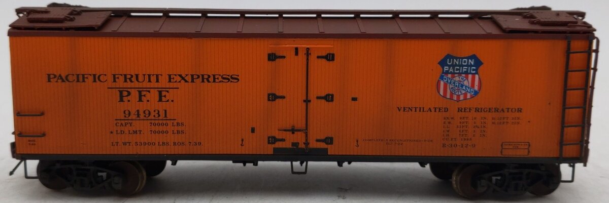 Red Caboose 34124-9 HO Scale Weathered Pacific Fruit Express Reefer Car #94931/Box