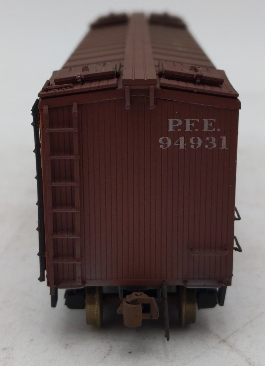 Red Caboose 34124-9 HO Scale Weathered Pacific Fruit Express Reefer Car #94931/Box