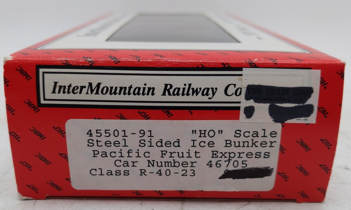 InterMountain 45501-91 HO Weatehred Pacific Fruit Express Reefer Car #46705/Box