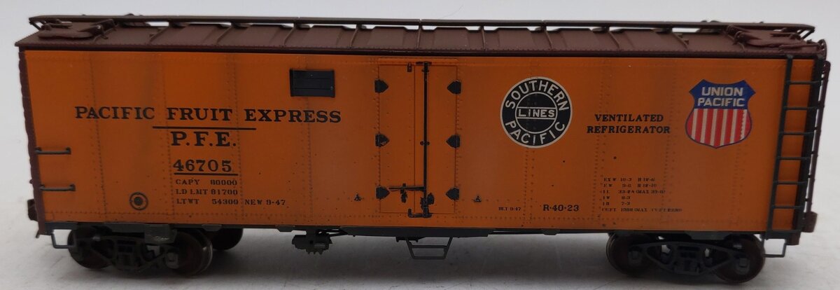 InterMountain 45501-91 HO Weatehred Pacific Fruit Express Reefer Car #46705/Box