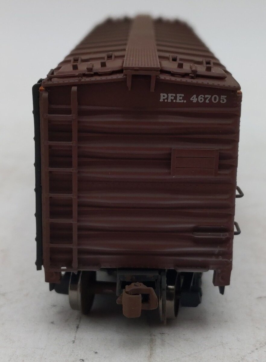 InterMountain 45501-91 HO Weatehred Pacific Fruit Express Reefer Car #46705/Box