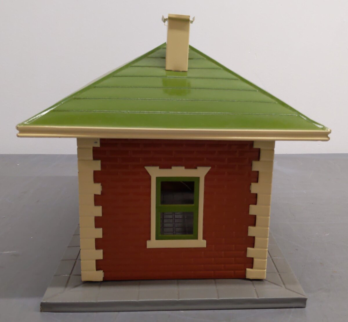 Lionel 124 Vintage Standard Gauge Lionel City Tinplate Station w/ Lights