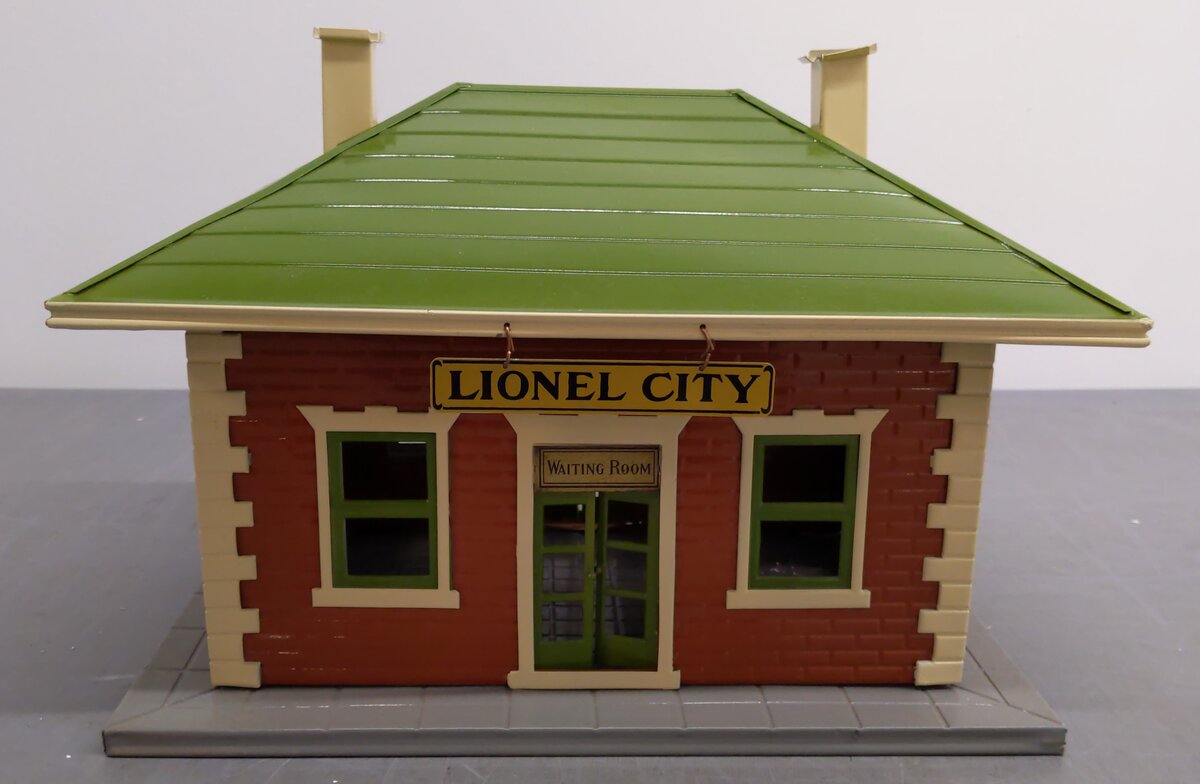 Lionel 124 Vintage Standard Gauge Lionel City Tinplate Station w/ Lights