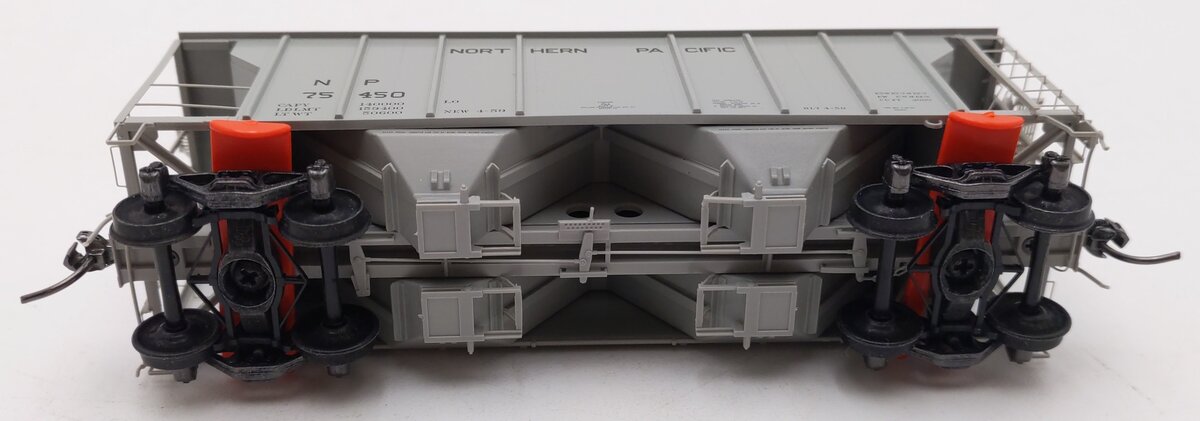 Kadee 8031 HO Northern Pacific PS-2 2-Bay Covered Hopper #75450 LN/Box