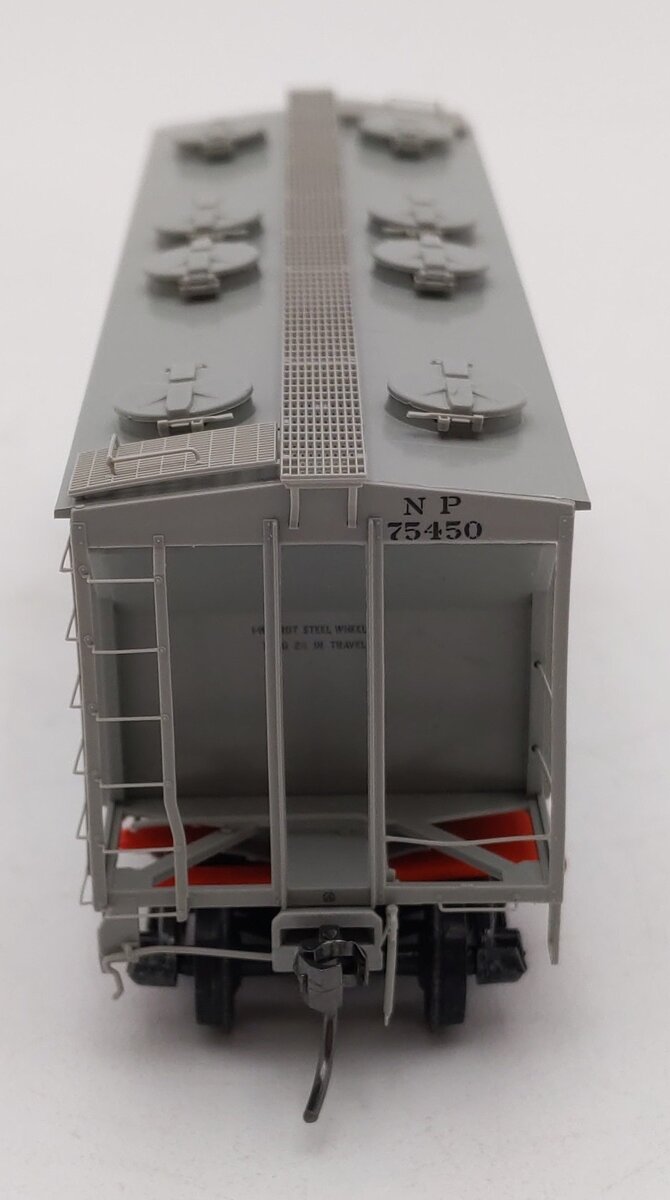 Kadee 8031 HO Northern Pacific PS-2 2-Bay Covered Hopper #75450 LN/Box