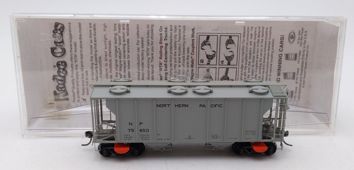 Kadee 8031 HO Northern Pacific PS-2 2-Bay Covered Hopper #75450 LN/Box