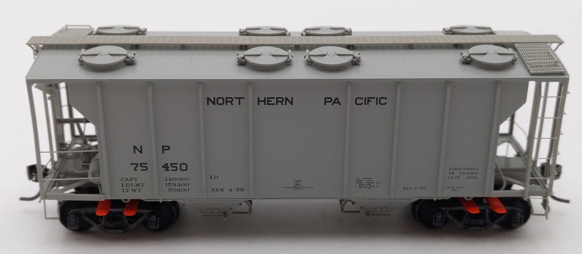 Kadee 8031 HO Northern Pacific PS-2 2-Bay Covered Hopper #75450 LN/Box