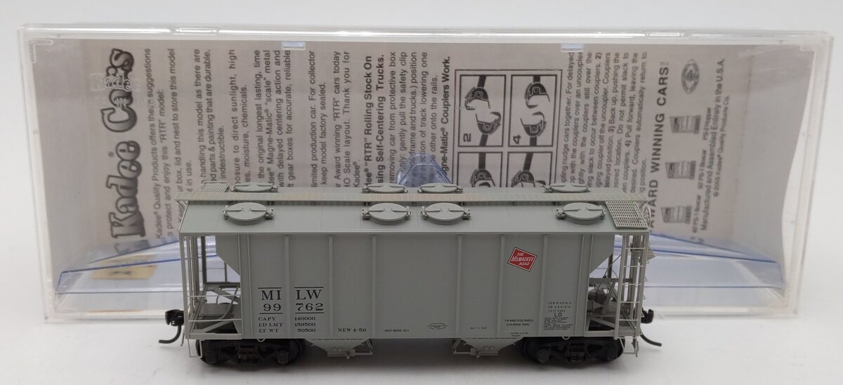 Kadee 8326 HO Scale Milwaukee Road PS-2 2-Bay Covered Hopper Car #99762 LN/Box