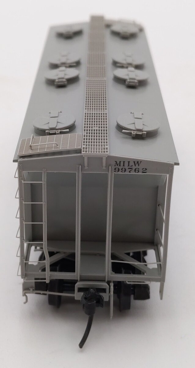 Kadee 8326 HO Scale Milwaukee Road PS-2 2-Bay Covered Hopper Car #99762 LN/Box
