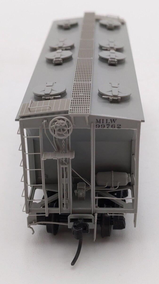 Kadee 8326 HO Scale Milwaukee Road PS-2 2-Bay Covered Hopper Car #99762 LN/Box