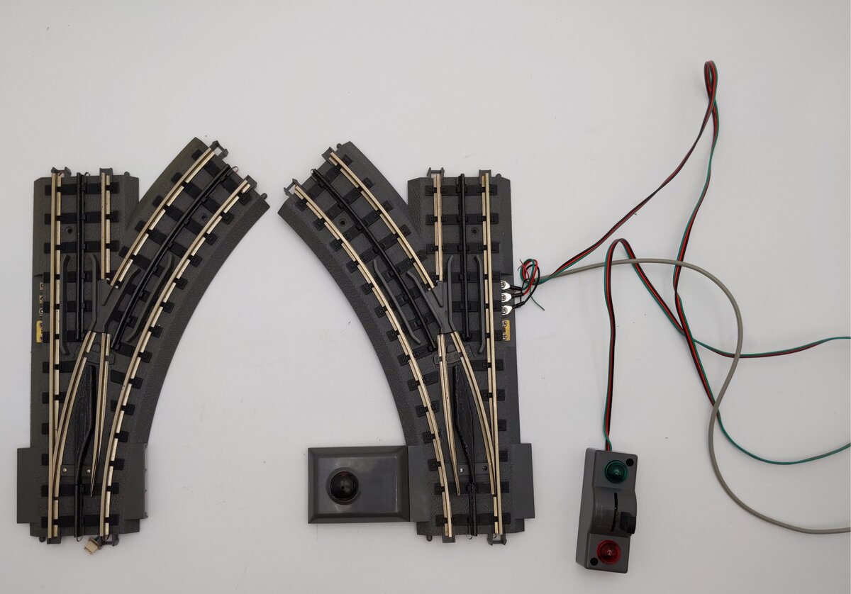 MTH O Gauge Right & Left Remote Switches: 40-1004 & 40-1005 [2] EX