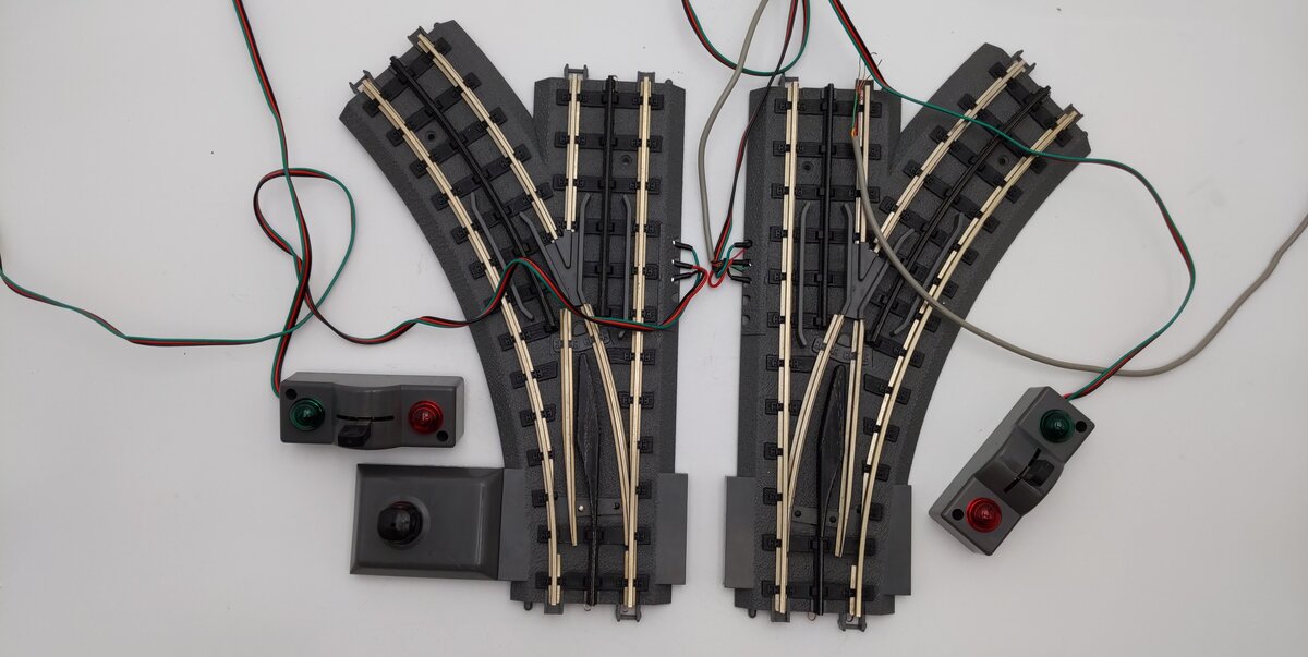 MTH O Gauge Right & Left Remote Switches: 40-1004 & 40-1005 [2] EX