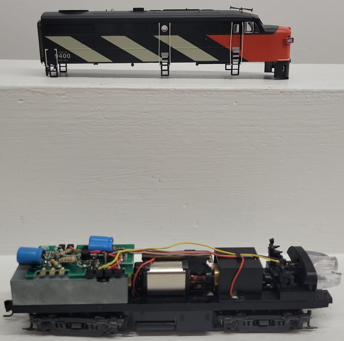 Proto 2000 96034 HO Scale Canadian National FA-1 Diesel Locomotive #9400 EX/Box
