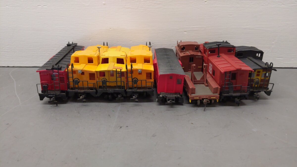 Athearn, Bachman, Tyco & Others HO Scale Cabooses [8] EX