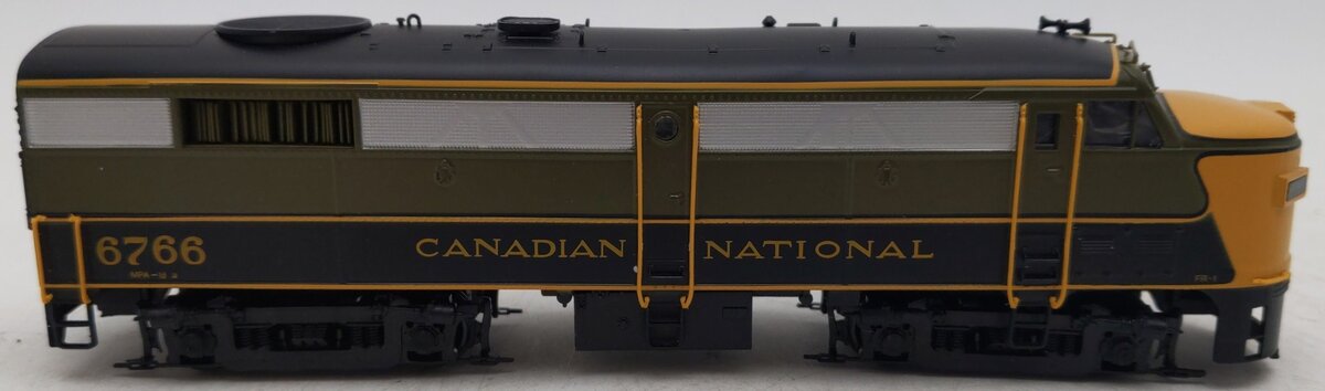 Proto 2000 8648 HO Scale Canadian National Unpowered FB2 Locomotive #6766 VG